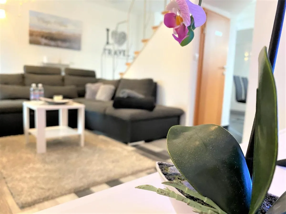 Luxus Wohnung Auf 2 Etagen 3Br! +Netflix +High-End Ausstattung Liznjan 0*,  Croatia