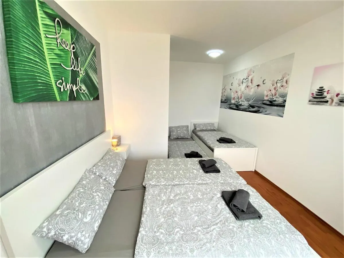 Luxus Wohnung Auf 2 Etagen 3Br! +Netflix +High-End Ausstattung Liznjan 0*,  Croatia