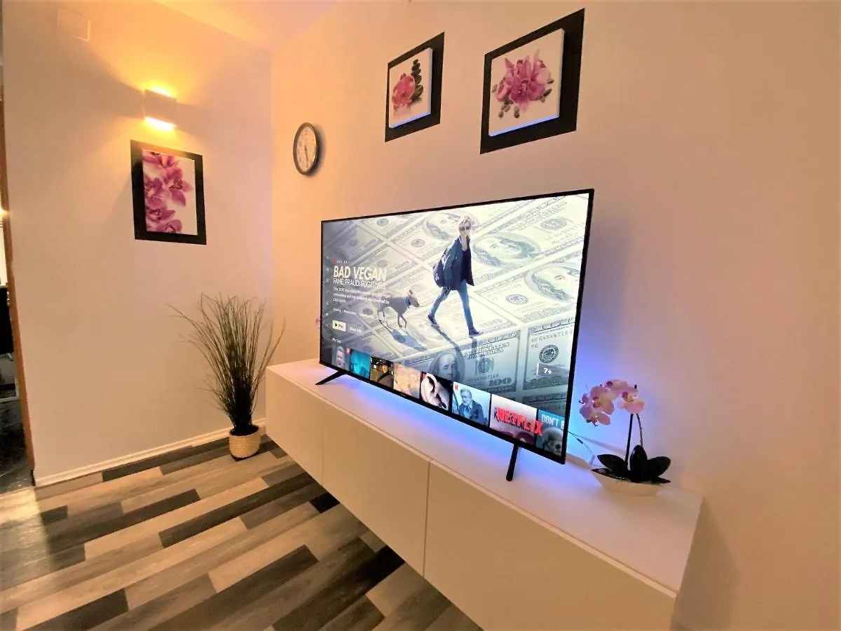 Luxus Wohnung Auf 2 Etagen 3Br! +Netflix +High-End Ausstattung Liznjan 0*,  Croatia